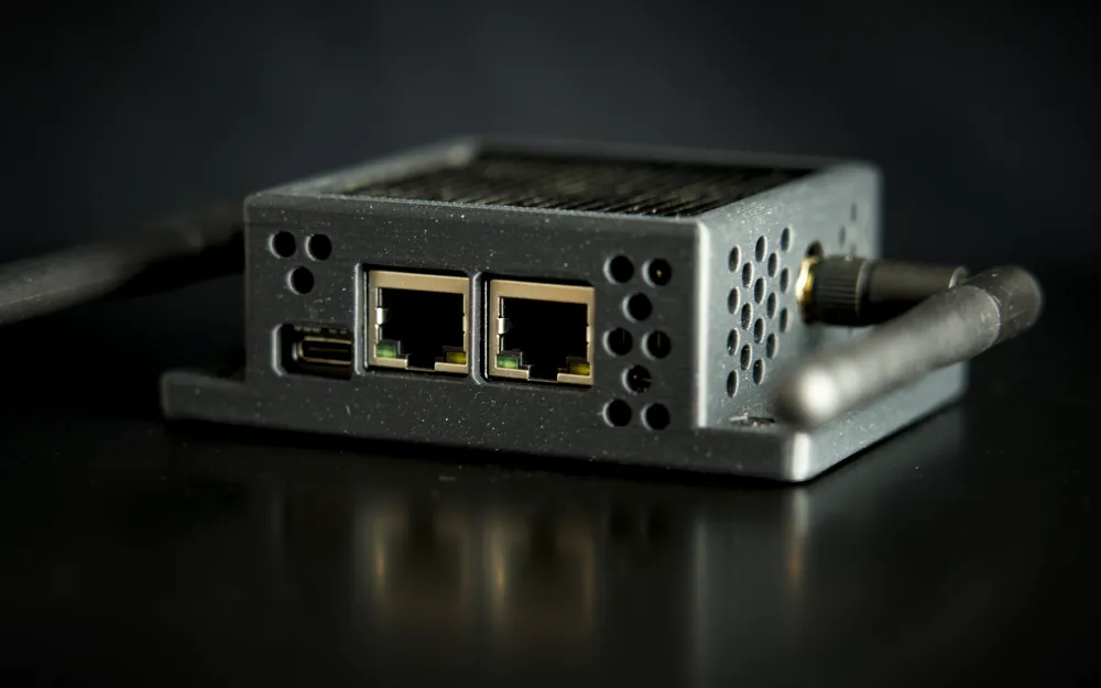 Recheneinheit mit zwei Netzwerkbuchsen und USB-C